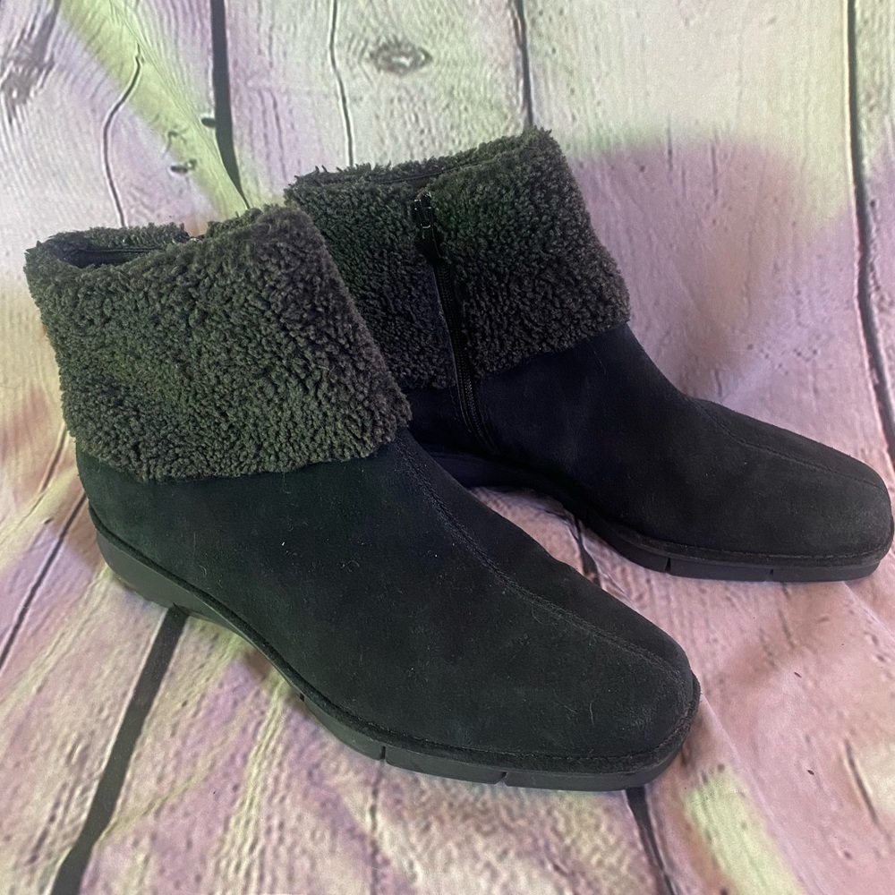 Liz Claiborne Women's Eason Black Suede Gray Sherpa Zip Up Ankle Booties Size 7M
